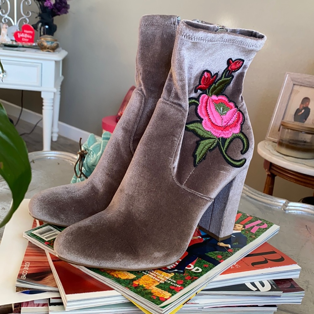 Steve Madden velvet appliquéd boots. Size 10